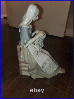 RARE Retired Large Lladro The Embroiderer Lady Sewing in Chair