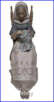 Retired Large Lladro The Embroiderer Lady Sewing in Chair #4865 Excellent Spain