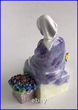 Royal Doulton Figurine Granny's Heritage HN 2031 Issued 1949-1969