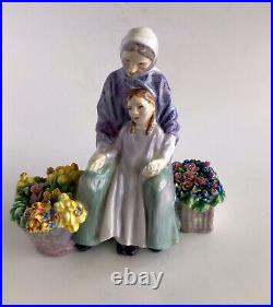 Royal Doulton Figurine Granny's Heritage HN 2031 Issued 1949-1969