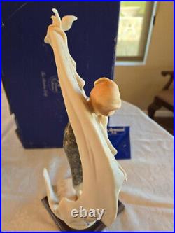 Signed 1992 Guiseppe Armani Members Only Figurine Ascent 0866C
