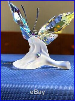 Swarovski crystal figurine Sparkling Butterfly on a Leaf 1113559 New in Box