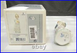 TERRIFIC LLADRO #4841 VALENCIAN GIRL HOLDING ORANGES EXCELLENT/MINT withO. BOX