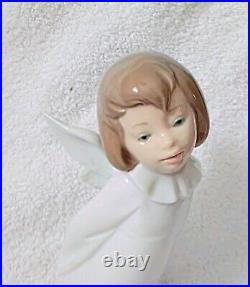 Vintage 1997 Lladro 9.5 Tall CURIOUS ANGEL #4960 Porcelain Glossy Finish
