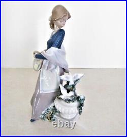 Vintage Lladro Porcelain Figurine Woman with Doves In the Garden #. 5416 1996