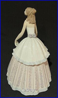 Waiting to Dance Lladro 1995 Jose Puche 8 3/4 tall 5858 Girl Perfect Condition
