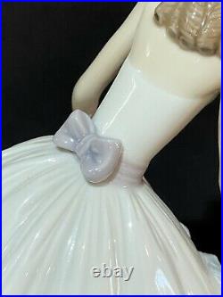 Waiting to Dance Lladro 1995 Jose Puche 8 3/4 tall 5858 Girl Perfect Condition