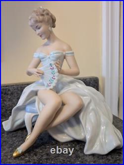 Wallendorf 1764 Porcelain Figurine 1590/3 Seated Lady Holding A Fan 10.25 Tall Wallendorf 1764 Porcelain Figurine 1590/3 Seated Lady Holding A Fan 10.25 Tall
