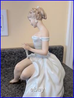Wallendorf 1764 Porcelain Figurine 1590/3 Seated Lady Holding A Fan 10.25 Tall Wallendorf 1764 Porcelain Figurine 1590/3 Seated Lady Holding A Fan 10.25 Tall