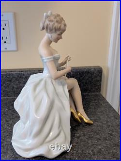 Wallendorf 1764 Porcelain Figurine 1590/3 Seated Lady Holding A Fan 10.25 Tall Wallendorf 1764 Porcelain Figurine 1590/3 Seated Lady Holding A Fan 10.25 Tall