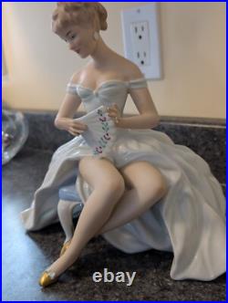 Wallendorf 1764 Porcelain Figurine 1590/3 Seated Lady Holding A Fan 10.25 Tall Wallendorf 1764 Porcelain Figurine 1590/3 Seated Lady Holding A Fan 10.25 Tall