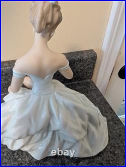 Wallendorf 1764 Porcelain Figurine 1590/3 Seated Lady Holding A Fan 10.25 Tall Wallendorf 1764 Porcelain Figurine 1590/3 Seated Lady Holding A Fan 10.25 Tall