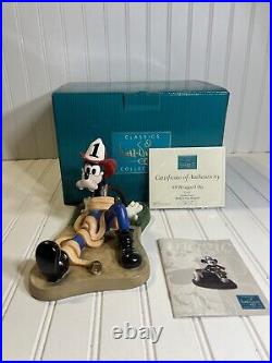 Walt Disney Classics-Fireman Goofy'All Wrapped Up'-New in Box, withCOA #1011/2002 Walt Disney Classics-Fireman Goofy'All Wrapped Up'-New in Box, withCOA #1011/2002