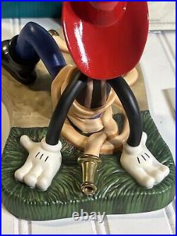 Walt Disney Classics-Fireman Goofy'All Wrapped Up'-New in Box, withCOA #1011/2002 Walt Disney Classics-Fireman Goofy'All Wrapped Up'-New in Box, withCOA #1011/2002